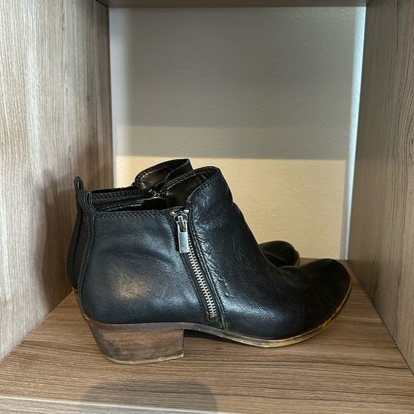 Elegant Black Leather Ankle Boots - Picture 3 of 10